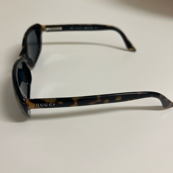 Gucci Unisex Sunglasses. Flawless. - Picture 2 of 5